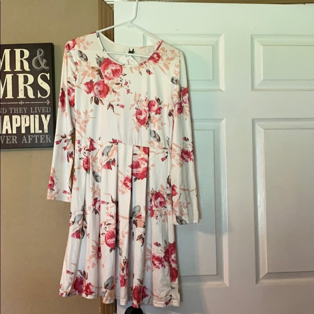 3/$20🍋Long sleeve white floral dress small
